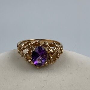 10K Gold Ring with Purple Gemstone 3.63 total grams Size 7